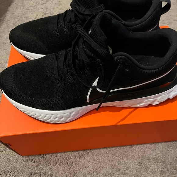 Nike react infinity run. - Picture 2 of 5